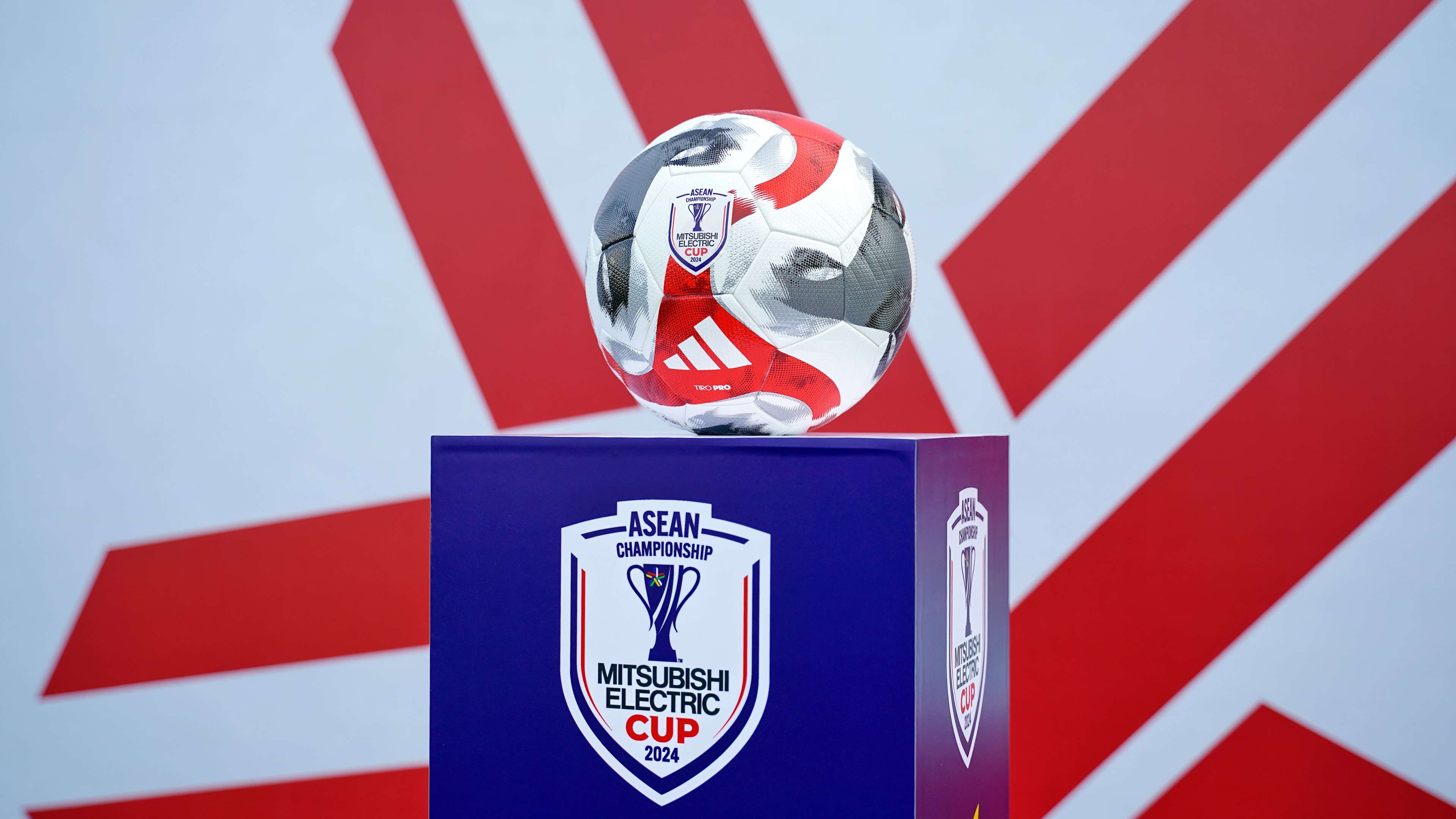 英超：曼城0-0阿森納！哈蘭德失良機！利物浦升榜首！.